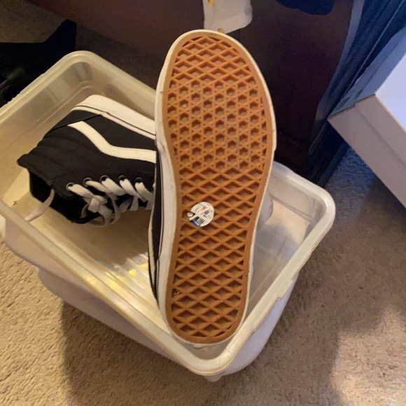 Vans - Picture 2 of 5